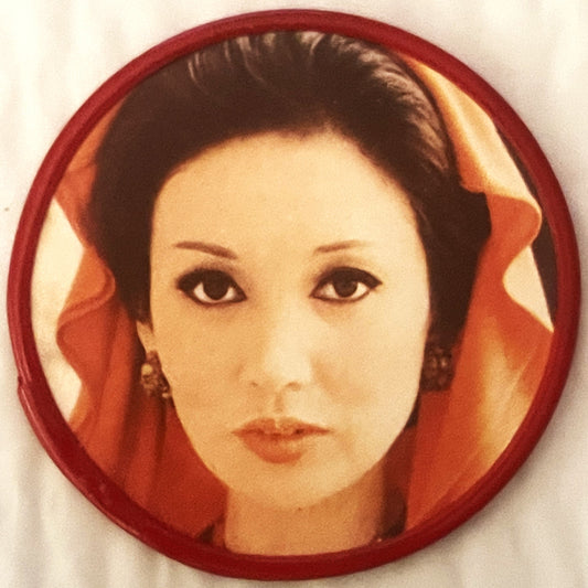 Vintage 1960s Nancy Kwan Pocket Mirror Made in Japan Hollywood Americana Suzie Wong Flower Drum Song Asian Cinema Collectible Memorabilia 🥃