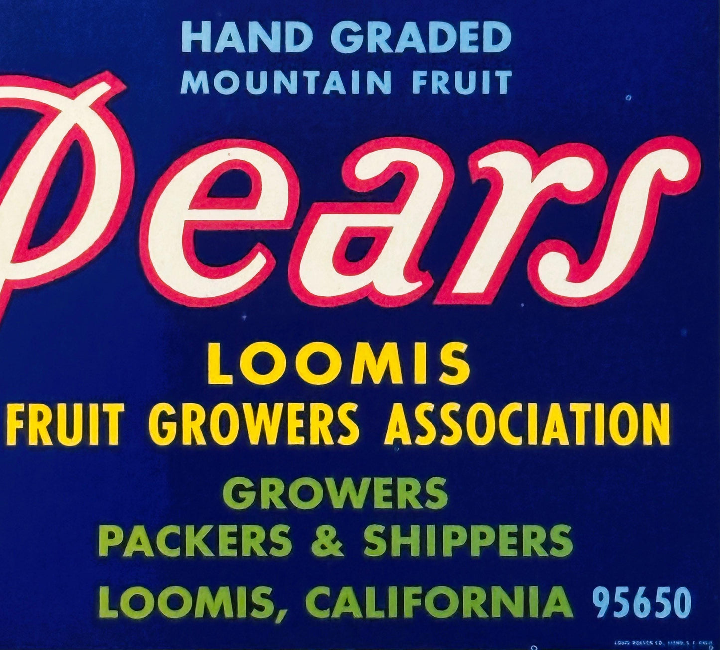 Vintage fruit crate label for "Pearls" peaches from Loomis Fruit Growers Association, featuring red stylized text and playing