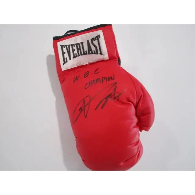 Red Everlast boxing glove with Jin Chi signed autographed signature collectible