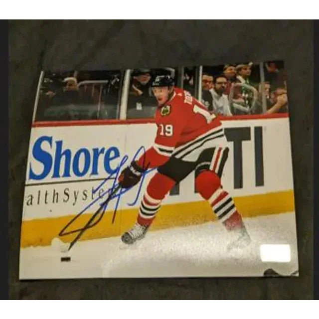 Autographed Johnathan Toews Blackhawks photo with COA, perfect for Blackhawks autographed 8x10 fans
