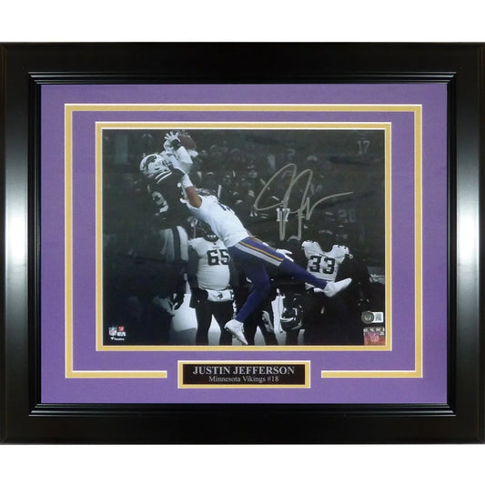 Justin Jefferson signed Minnesota Vikings spotlight catch framed photo