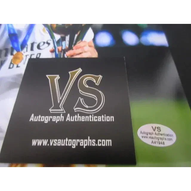 Autograph authentication certificate for Karim Benzema signed 8x10 photo with trophy
