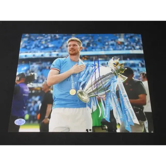 Kevin De Bruyne signed photo holding Premier League trophy with VSA COA for collectors