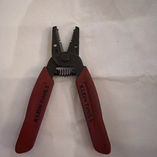 Klein Tools wire stripper cutter pliers 11046 red handles black jaws