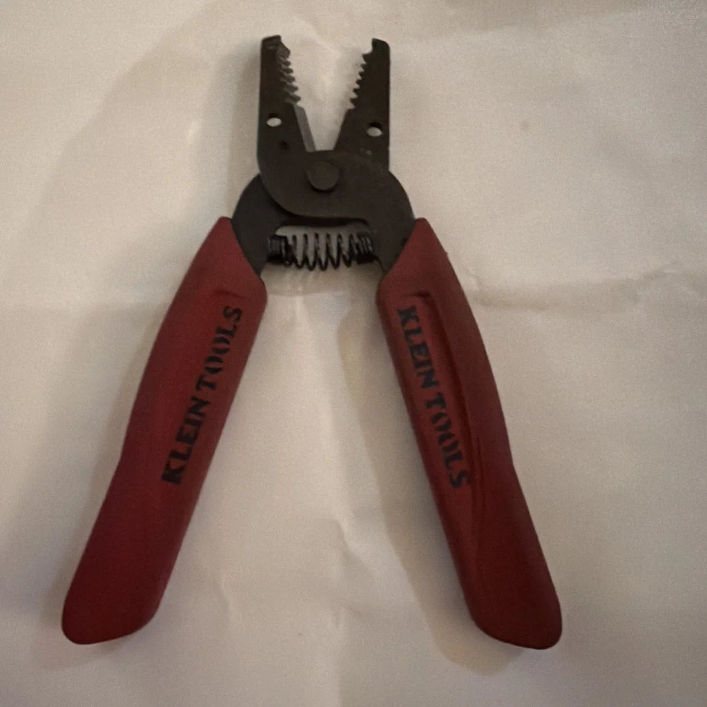 Klein Tools wire stripper cutter pliers 11046 red handles black jaws