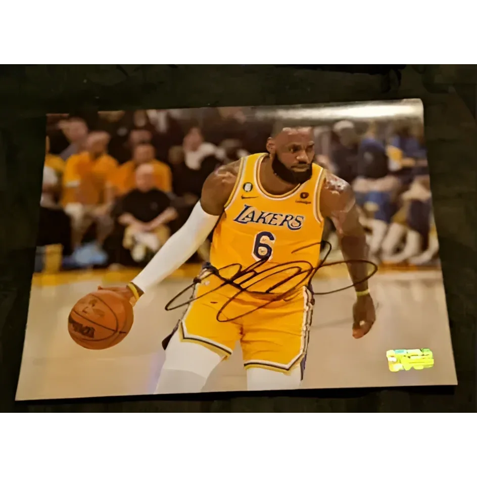 Autographed LeBron James Lakers photo with EUA COA collectible for fans