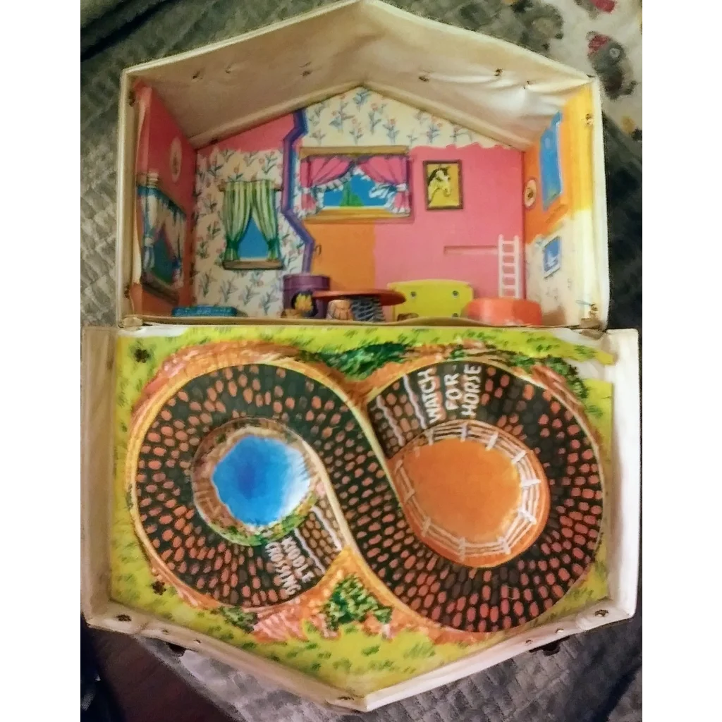 Vintage 1965 Liddle Kiddles Klub case by Mattel with yin-yang roof