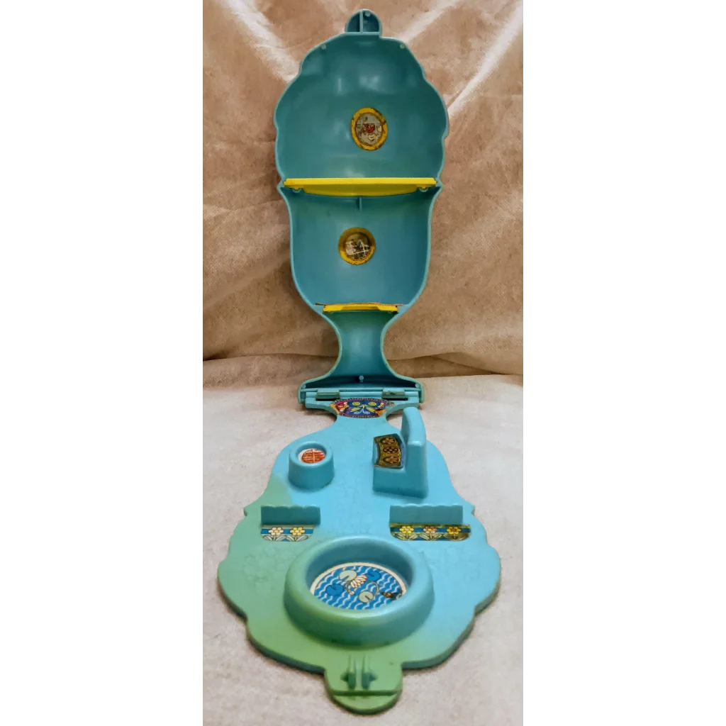 Vintage 1978 Liddle Kiddles Strawberry Mary playset blue green toy fountain