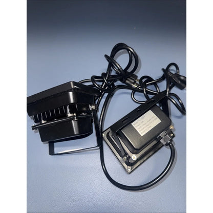 Black YQL-FLUV-10 purple LED flood light with heat sink and adapter