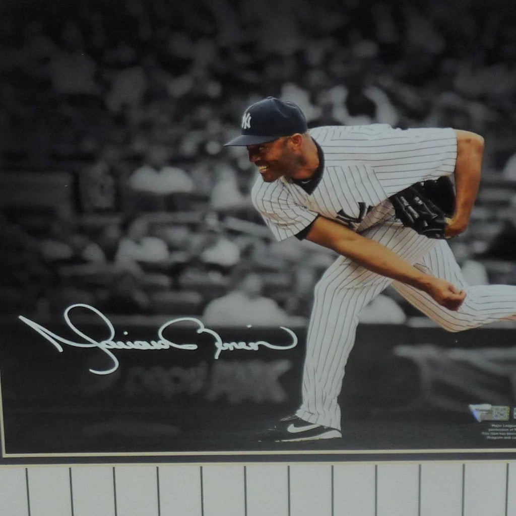 Mariano Rivera signed deluxe framed 11x14 Yankees pitcher photo
