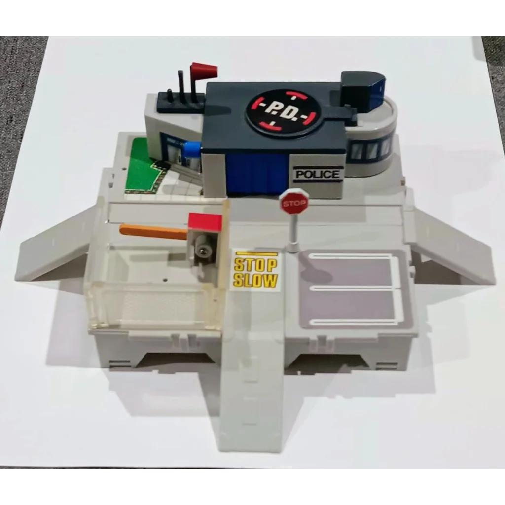 Micro Machines Lego Ghostbusters Ecto-1 in Travel City Police Playset