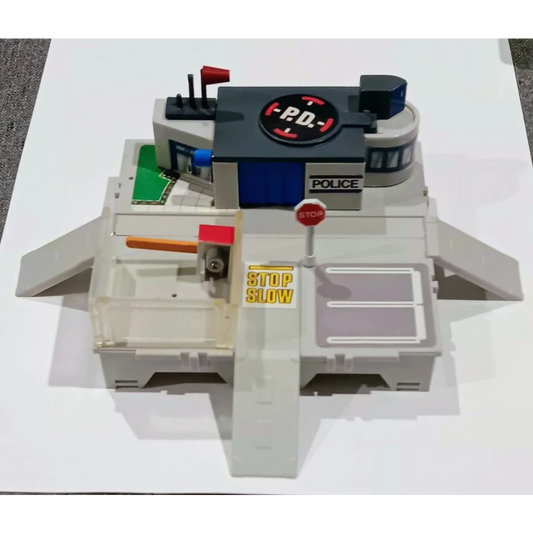 Micro Machines Lego Ghostbusters Ecto-1 in Travel City Police Playset