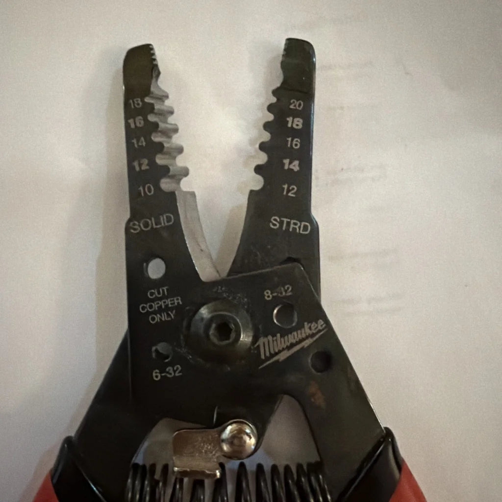 Milwaukee automatic wire stripper 8-32 AWG black red serrated jaws