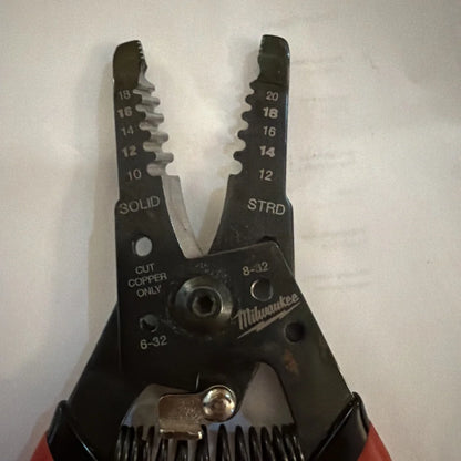 Milwaukee automatic wire stripper 8-32 AWG black red serrated jaws