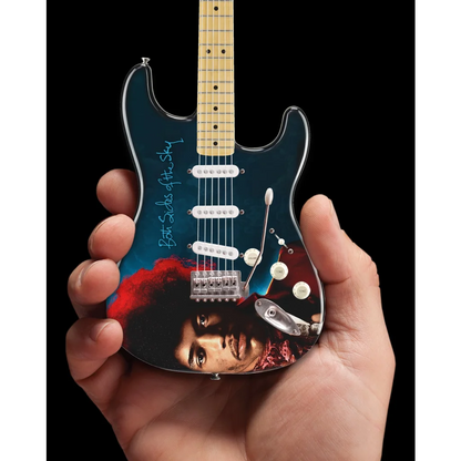 Officially licensed Jimi Hendrix Axe Heaven mini Stratocaster replica