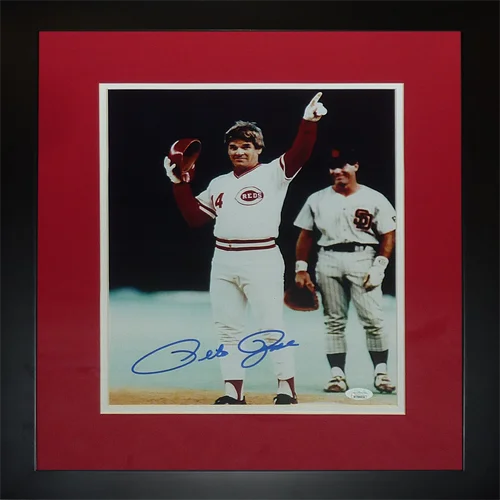 Pete Rose autographed Cincinnati Reds 11x14 photo of players in white uniforms