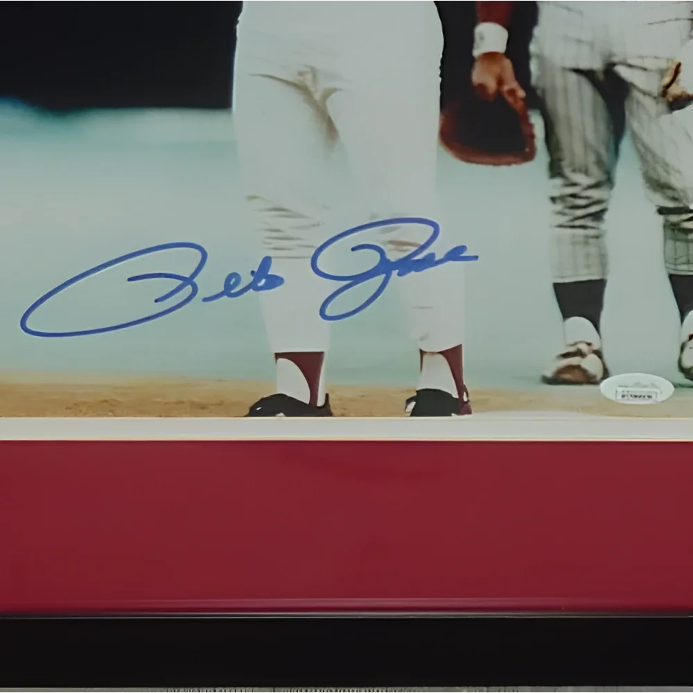 Pete Rose autographed Cincinnati Reds 11x14 photo in deluxe frame