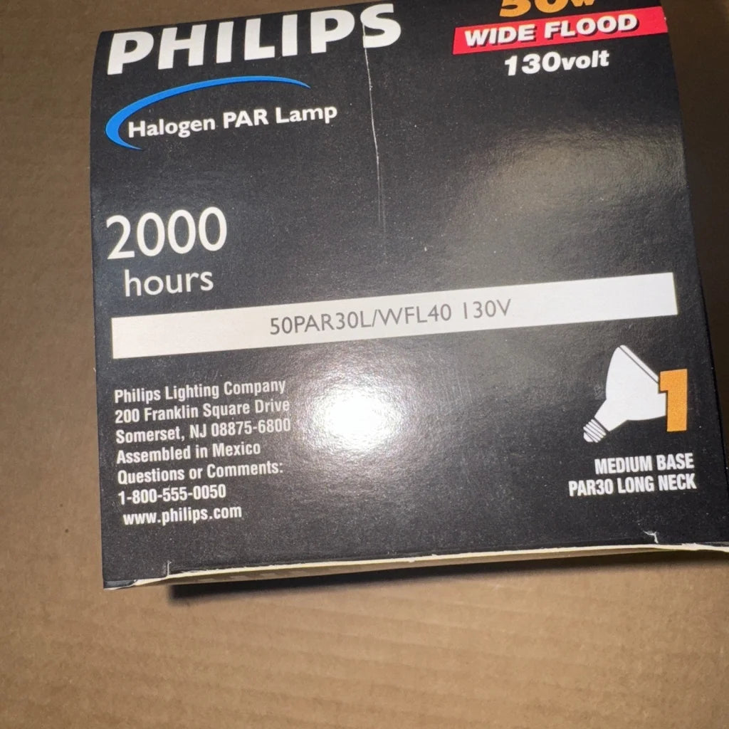 Phillips halogen wide flood light 30W PAR30 470 lumens