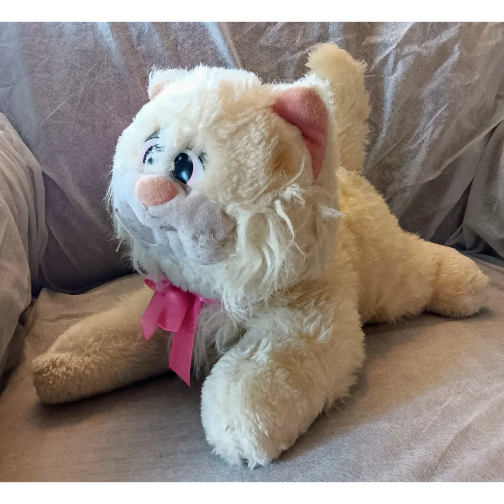 Vintage 1986 Pound Purries Furries white cat plush toy by Tonka