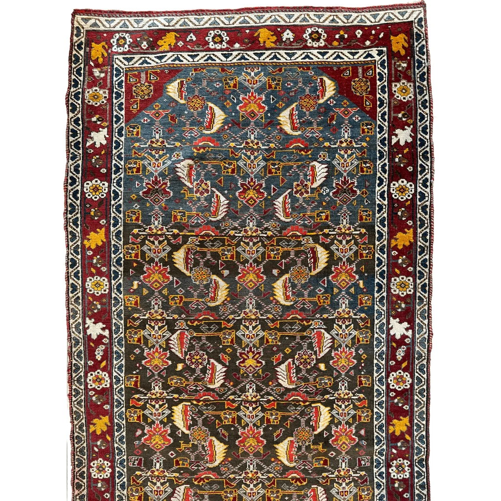 Rare Kashkuli tribal rug 1920s, close-up of geometric floral motifs, natural wool Qashqai sub-tribe