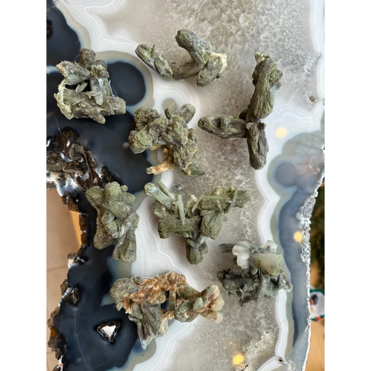 Rare marshy stilbite cluster from India on agate slab