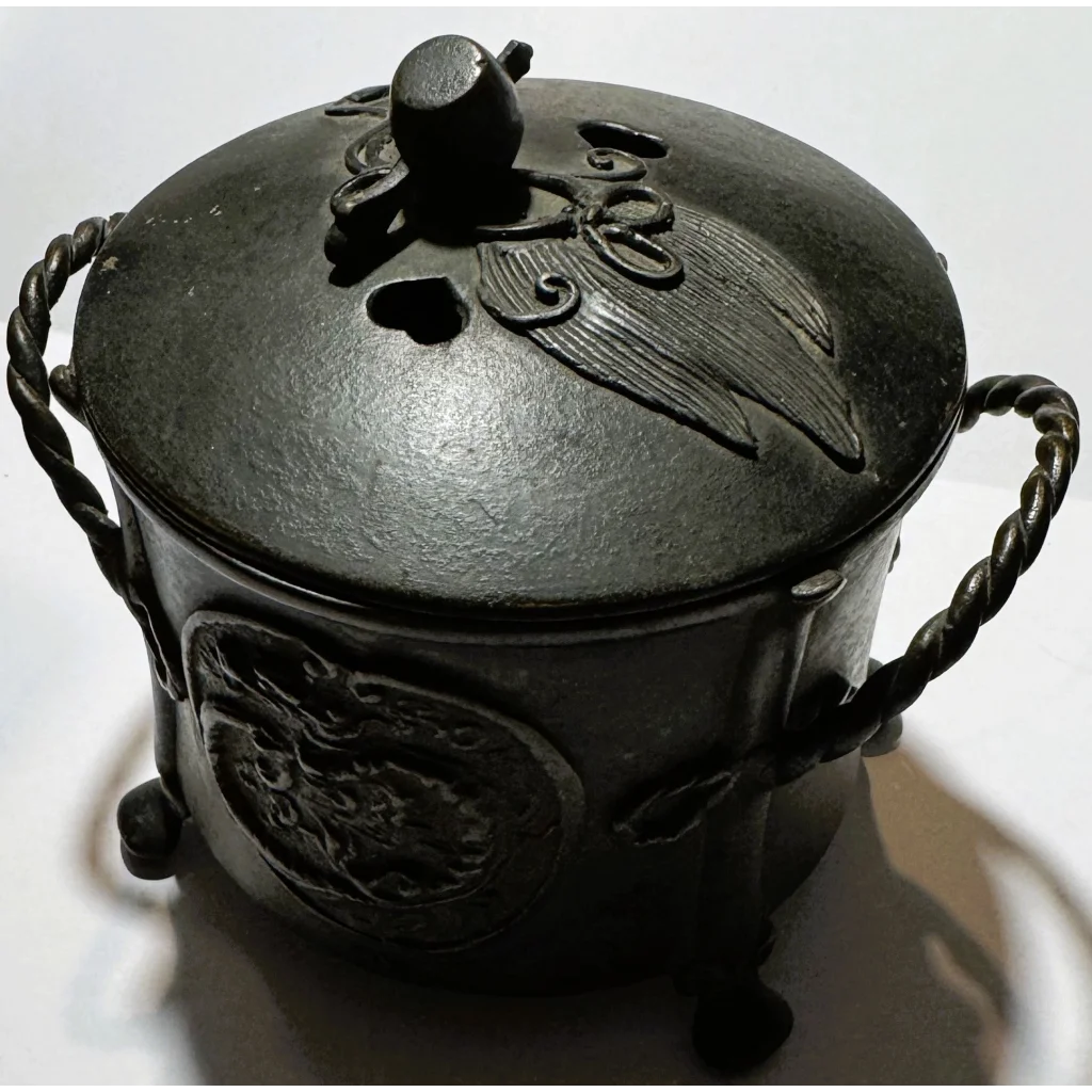 Dark metal bronze censers with decorative lid and twisted handles from rare Qing Dynasty