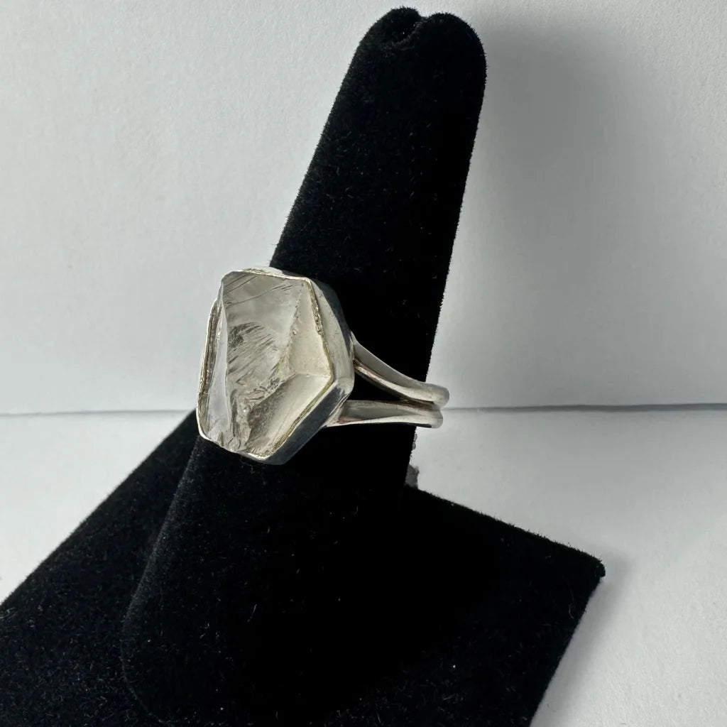 Stylish quartz ring with faceted clear crystal in geometric silver band