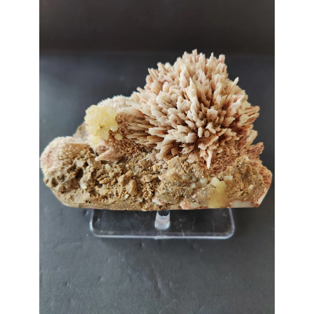 Red mordenite with stilbite specimen: beige-brown spiky crystals, 796g