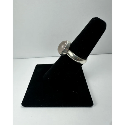 Sparkling rose quartz ring in sterling silver with smooth translucent stone