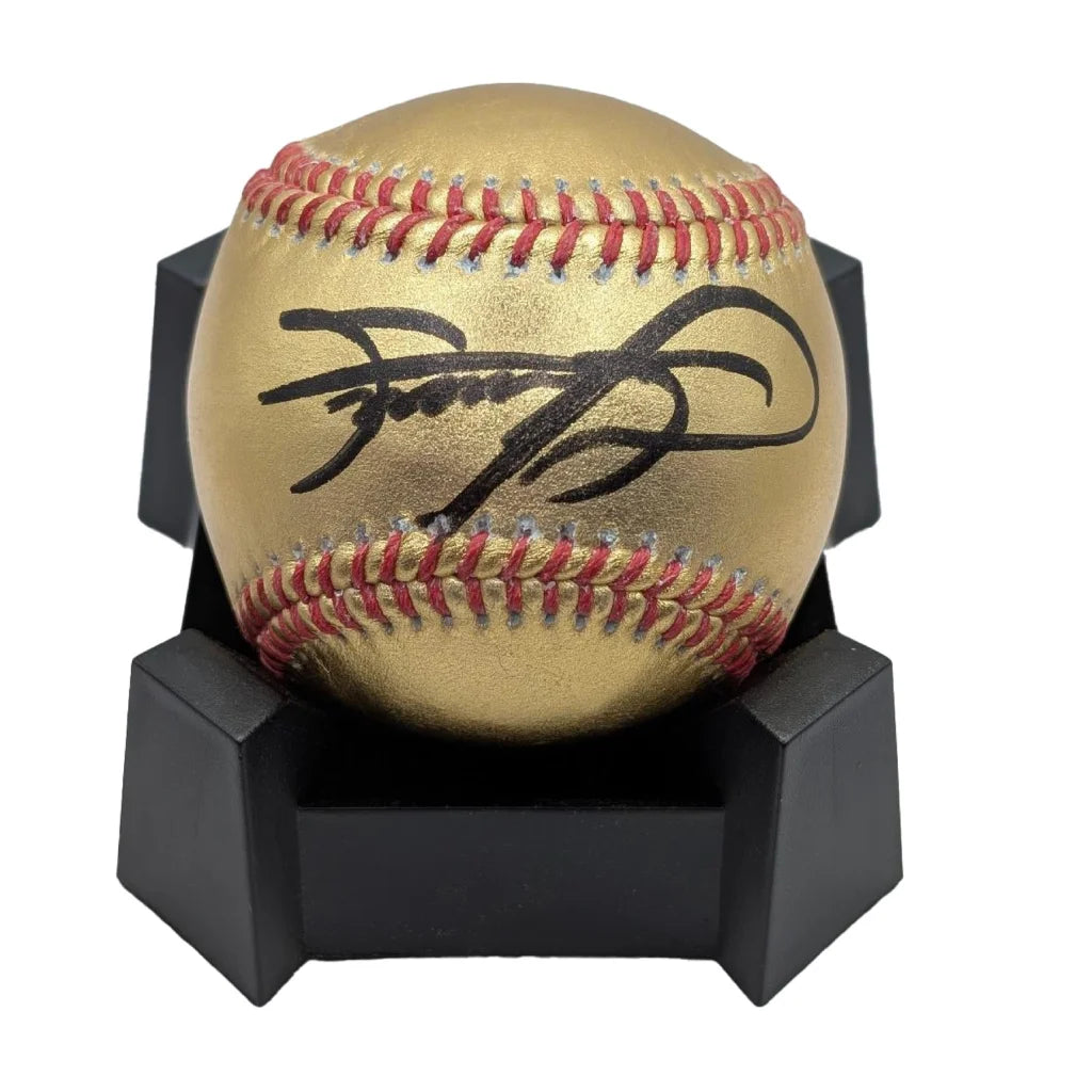 Sammy Sosa signed Rawlings authentic gold baseball on stand
