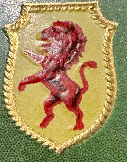 Close-up of the Selector label's right shield: a red rampant lion on yellow inside a gold rope border
