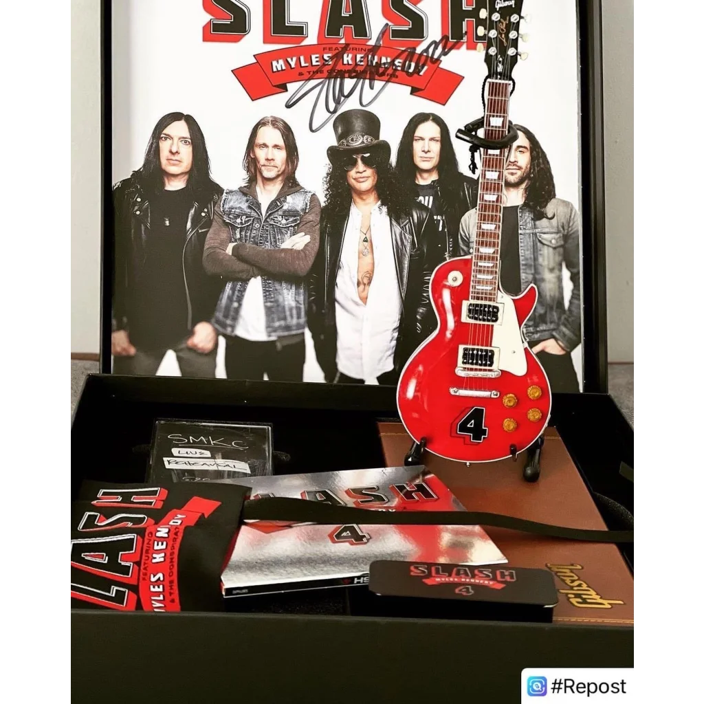 Red axe heaven® Slash signature Les Paul Standard mini guitar with 4 on body