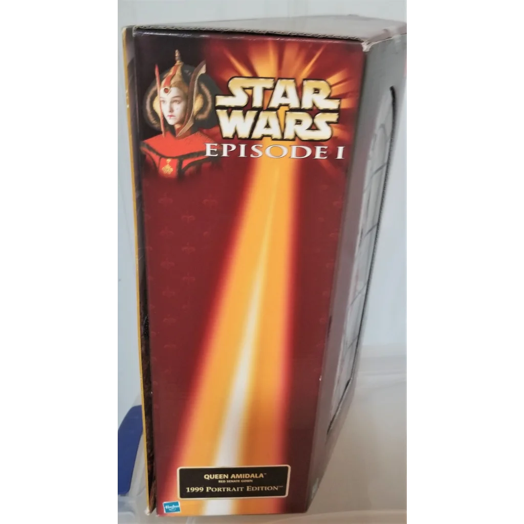 Star Wars Queen Amidala in red senate gown 1999 portrait figure
