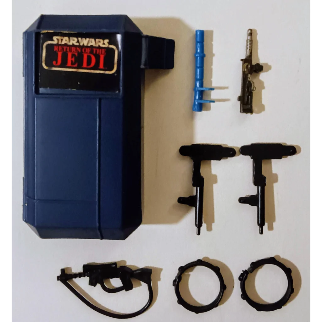 Star Wars Chewbacca Bandolier Weapons Case with blue toy gun set