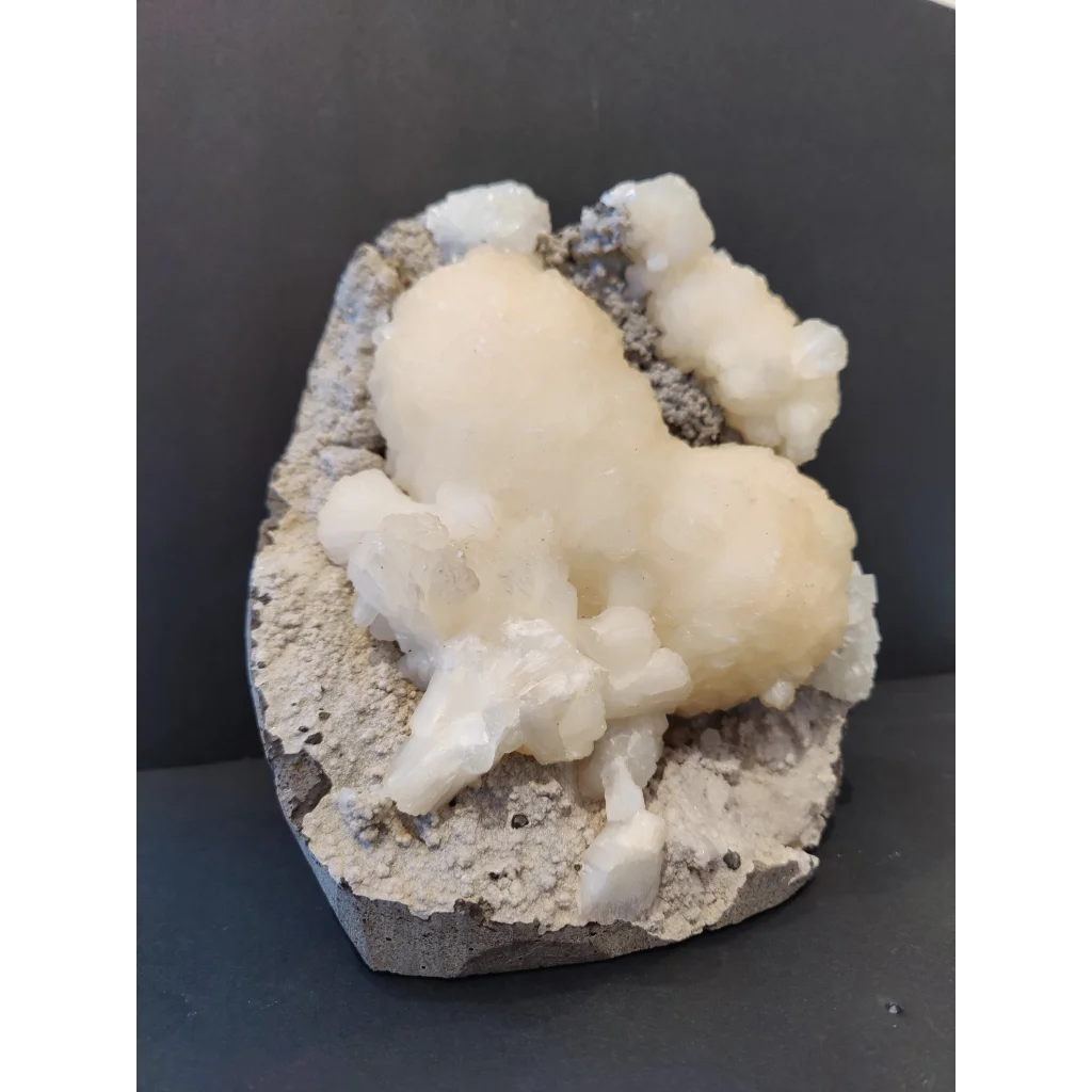 Stilbite heart with clear apophyllite on creamy quartz in gray matrix
