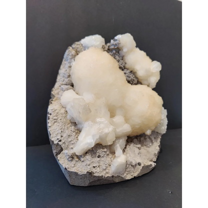 Stilbite heart with clear apophyllite on creamy quartz in gray matrix