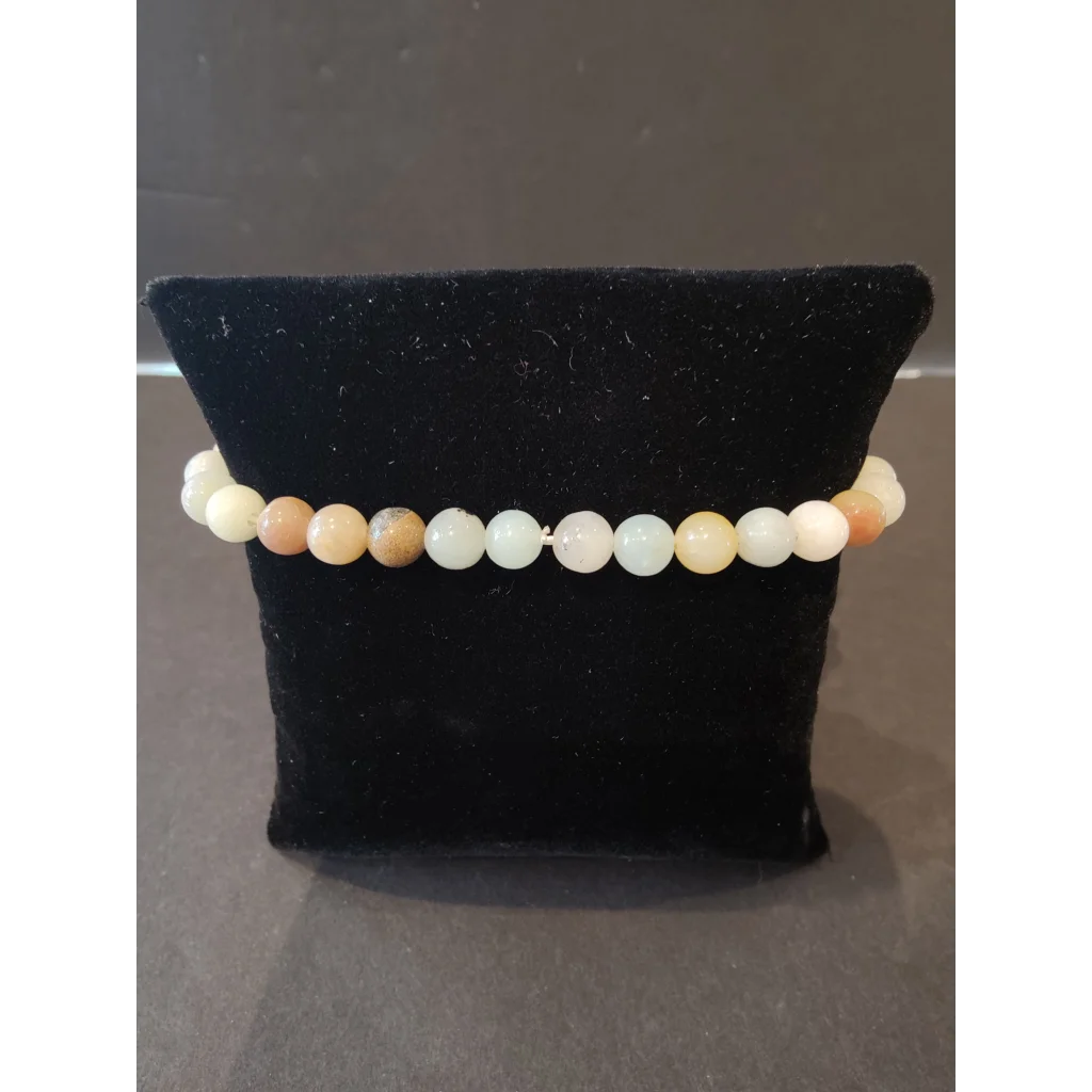 Stunning beaded stone bracelet with 6mm natural white and peachy gems