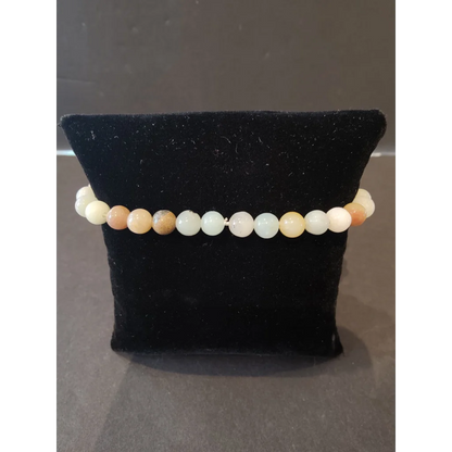 Stunning beaded stone bracelet with 6mm natural white and peachy gems