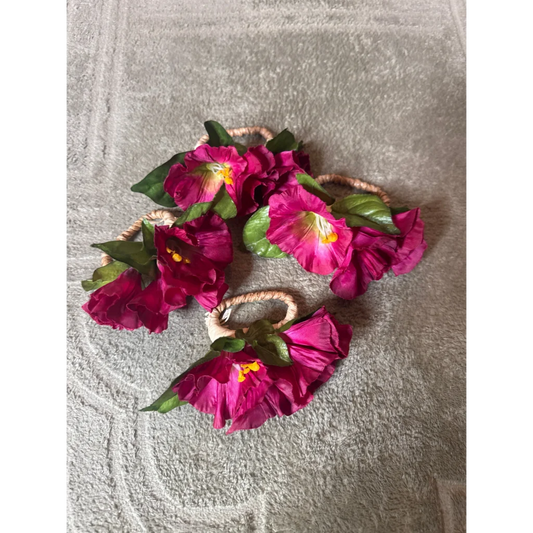 Artificial magenta Deborah Rhodes flower napkin holders with green leaves and yellow centers