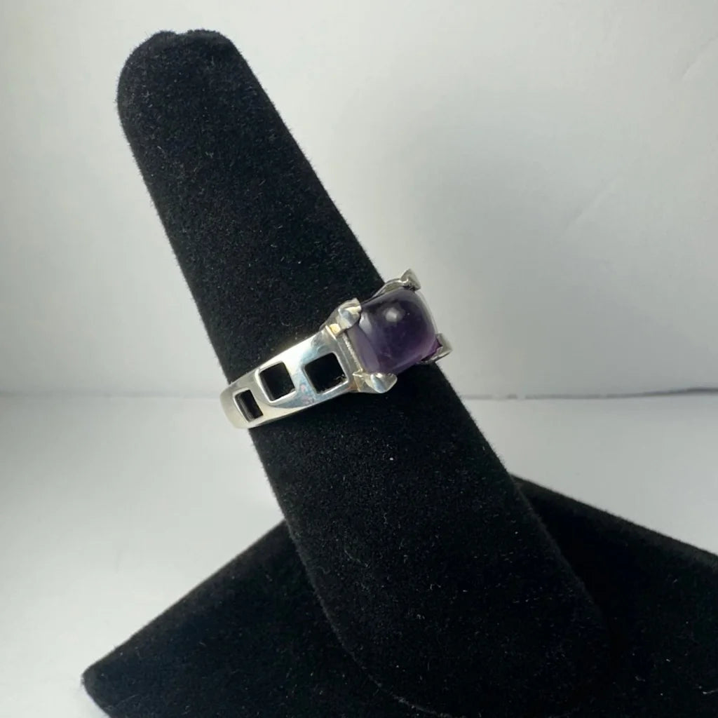 Stunning geometric amethyst ring in sterling silver with faceted purple stone