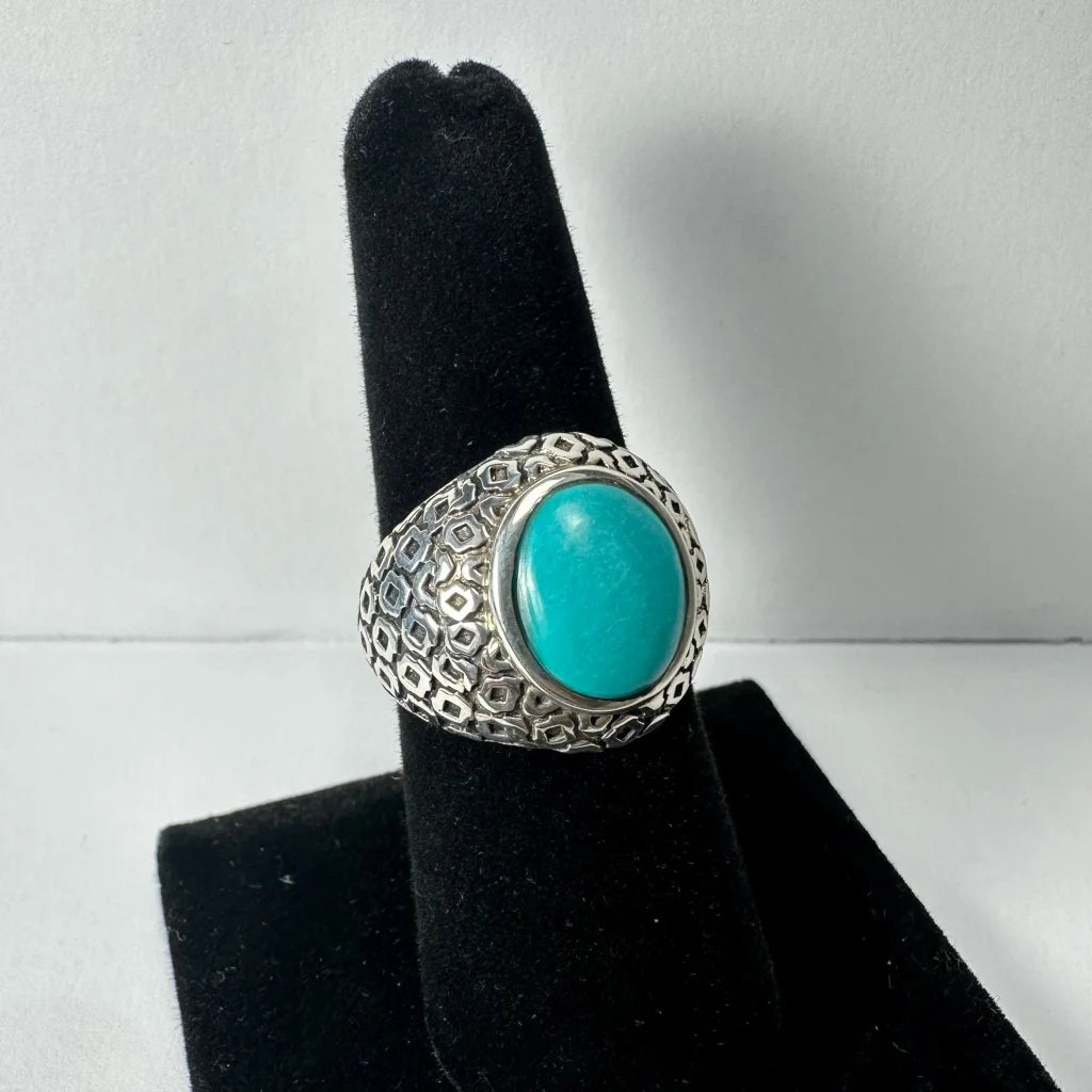 Stunning turquoise ring with oval cabochon in geometric silver band