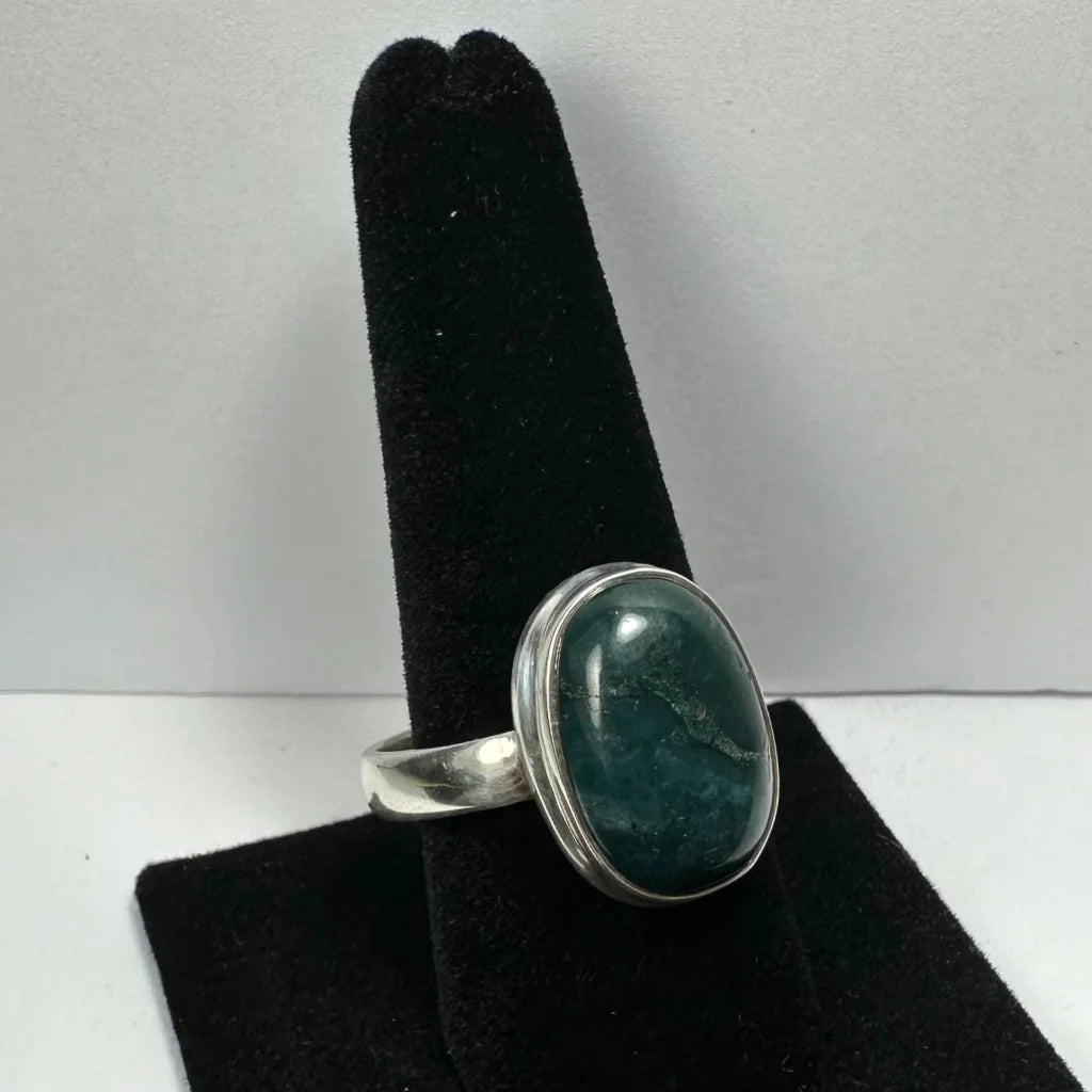 Stunning green serpentine ring in sterling silver, size 13
