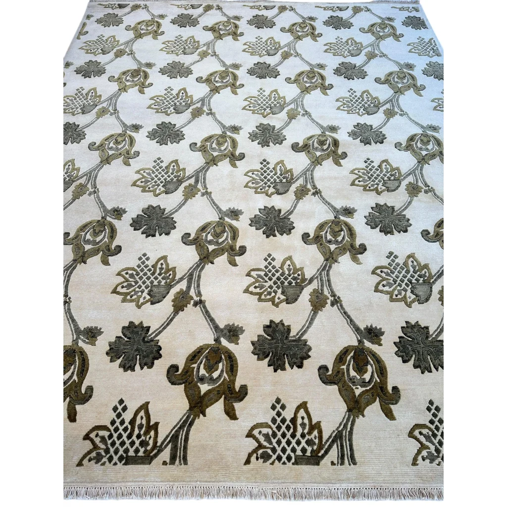 Stunning Indian rug with floral pattern and green motifs