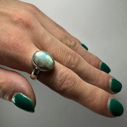 Stunning silver labradorite ring with iridescent blue green flash