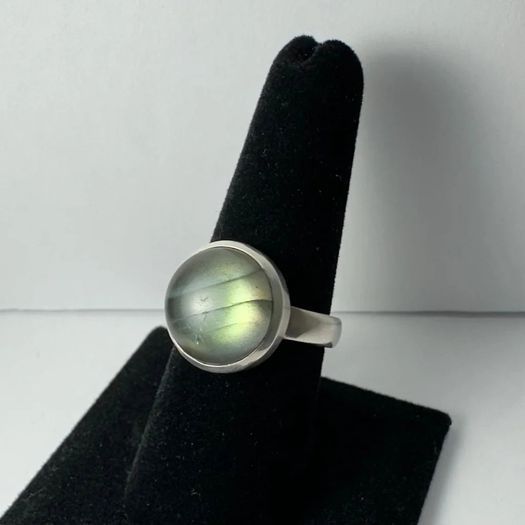 Sleek silver labradorite ring with iridescent blue green cabochon flash