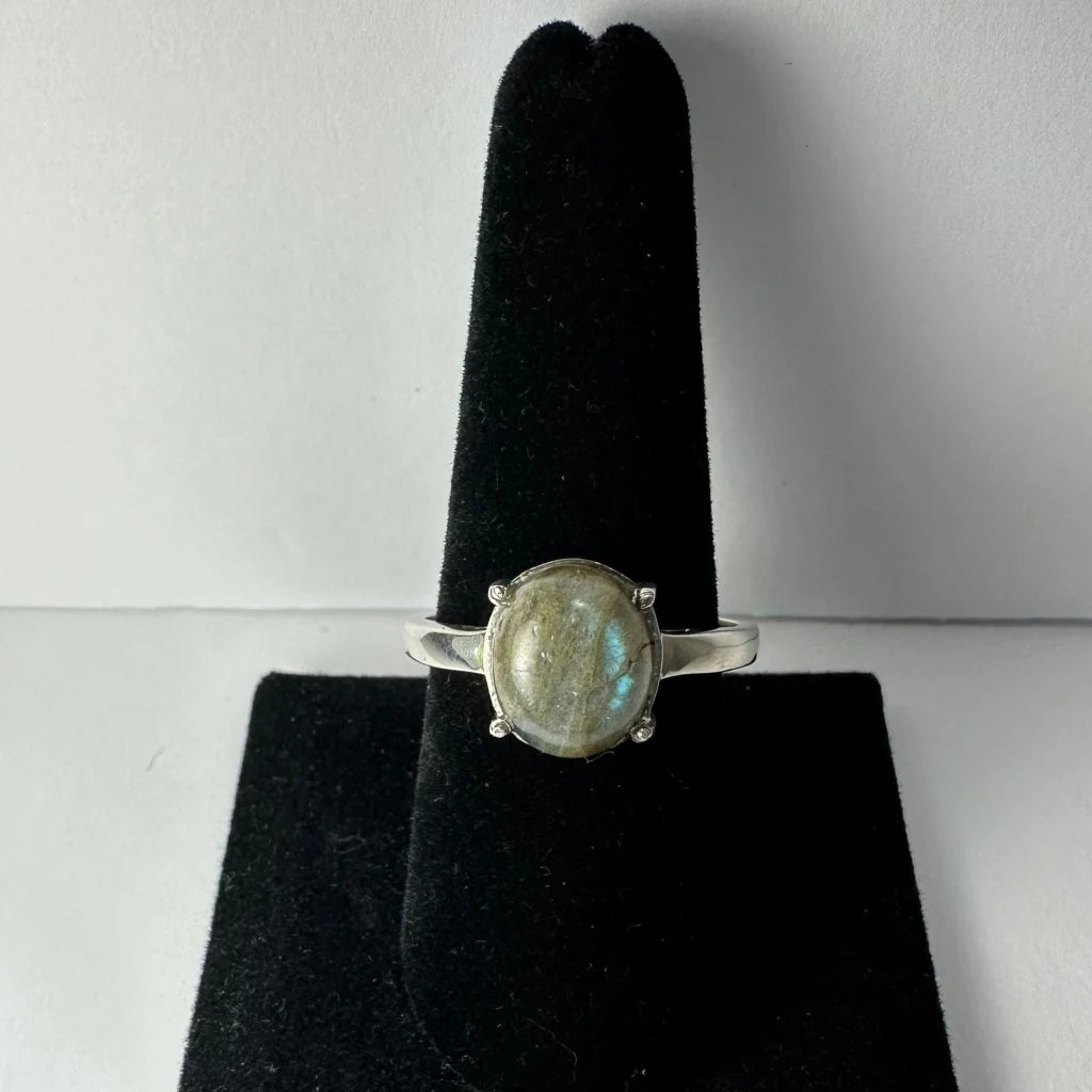 Stunning silver labradorite ring with oval iridescent blue-green flashes