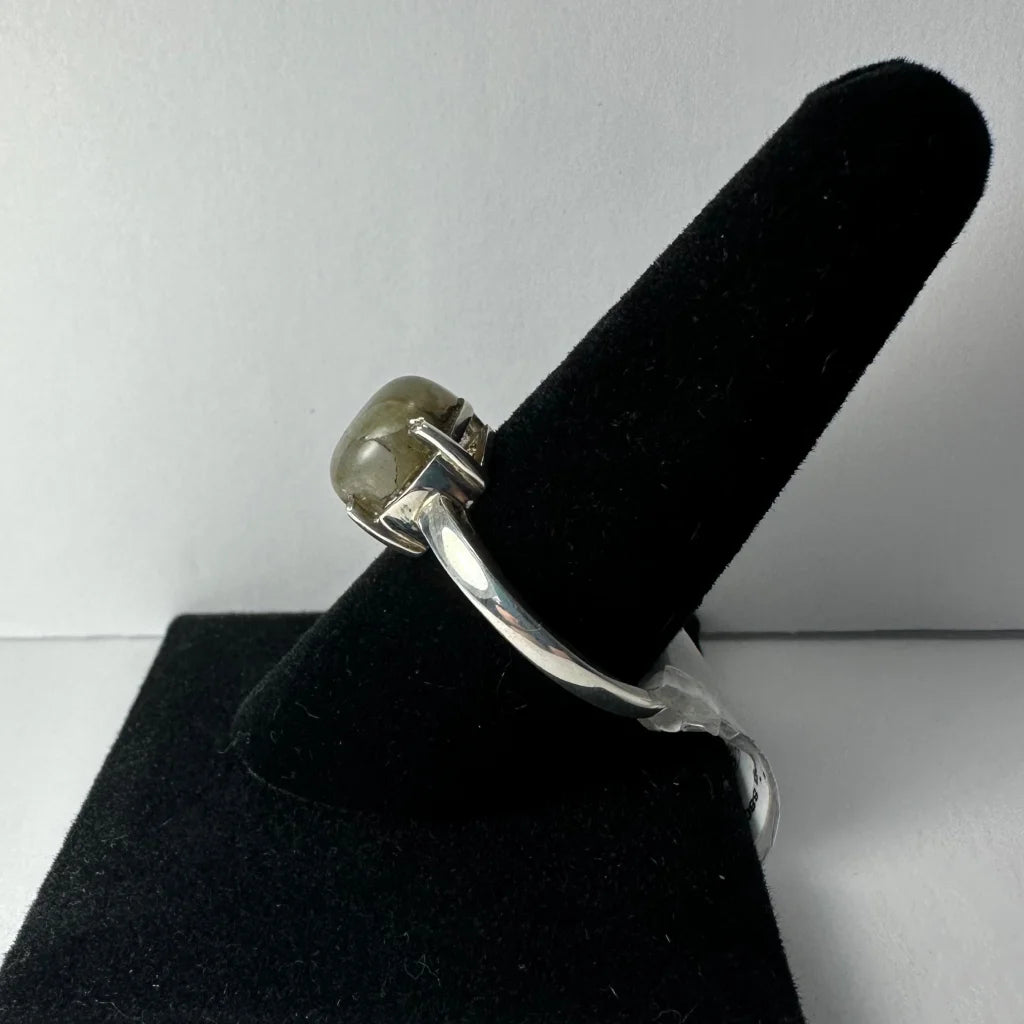 Stunning labradorite ring with iridescent blue green flashes