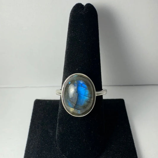 Stunning silver labradorite ring with oval stone and blue flash