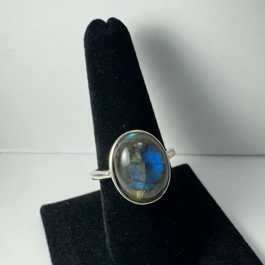 Stunning labradorite ring with mesmerizing blue flash