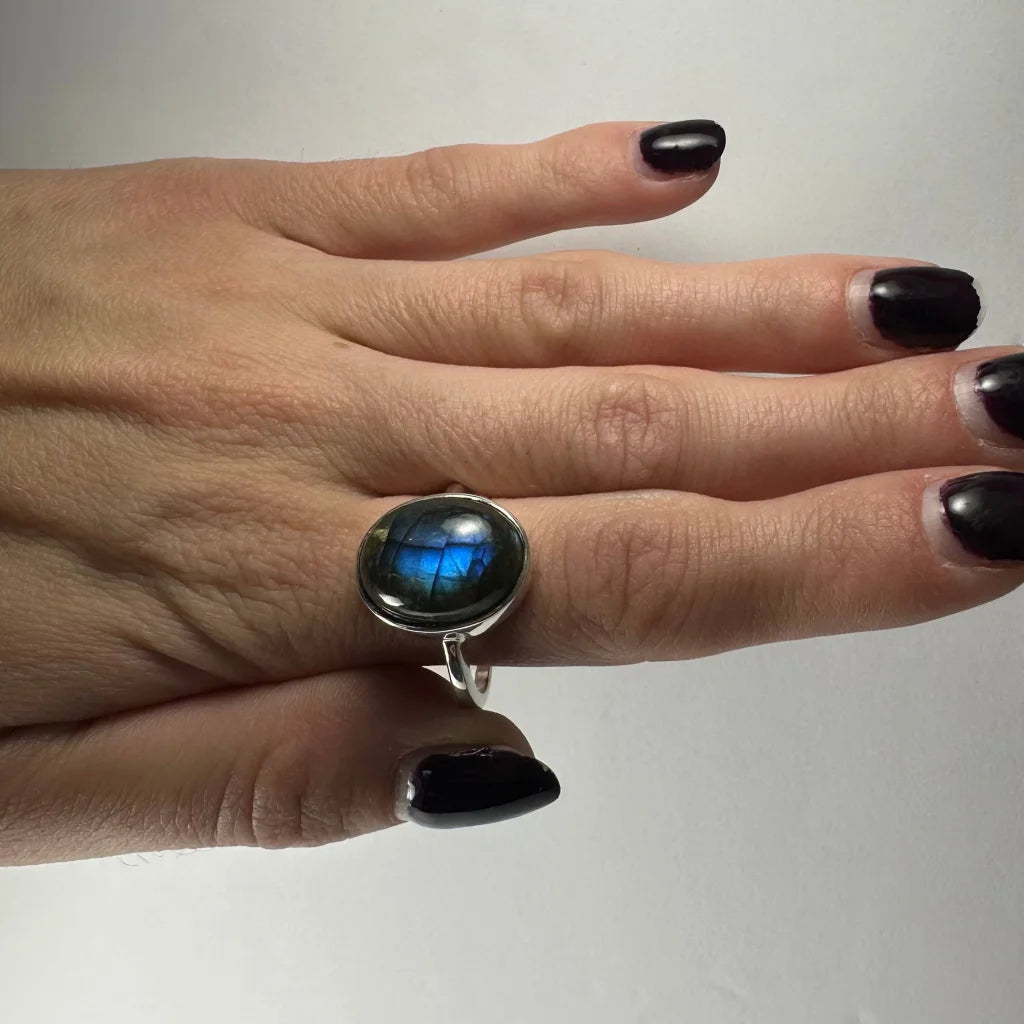 Stunning silver labradorite ring with oval stone and blue green flashes